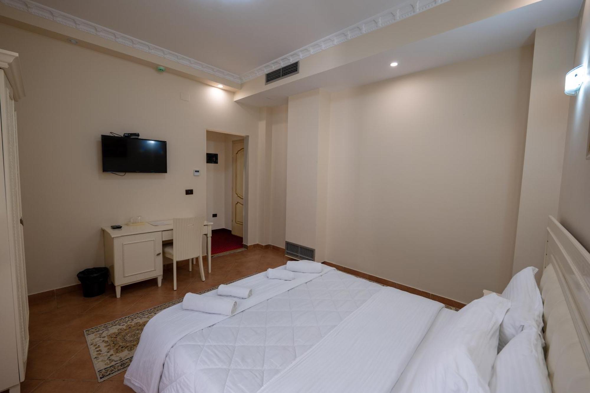 Olimpic Hotel Tirana Buitenkant foto