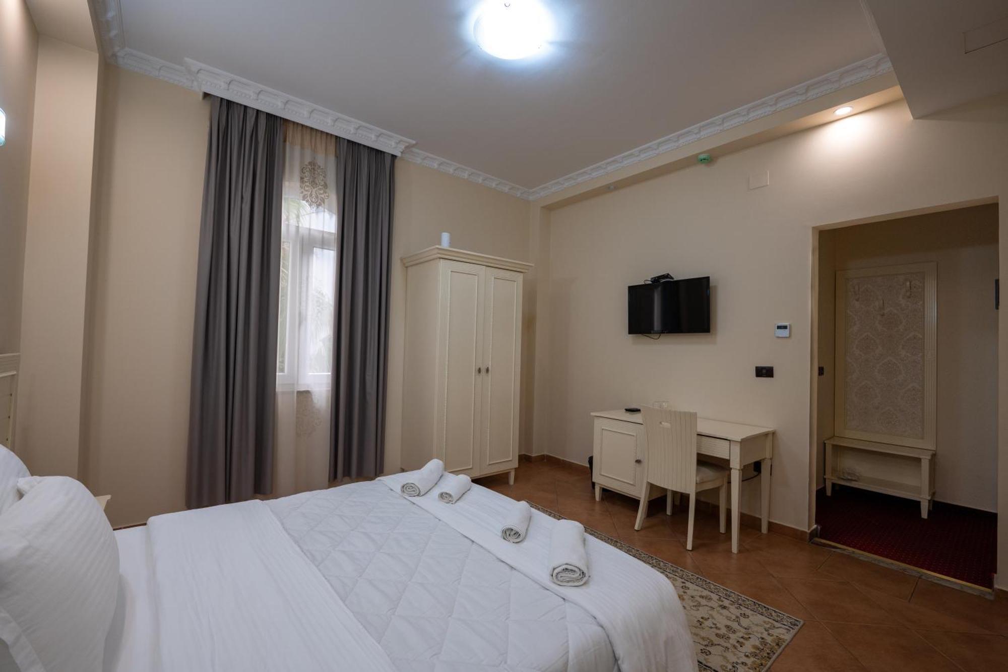 Olimpic Hotel Tirana Buitenkant foto